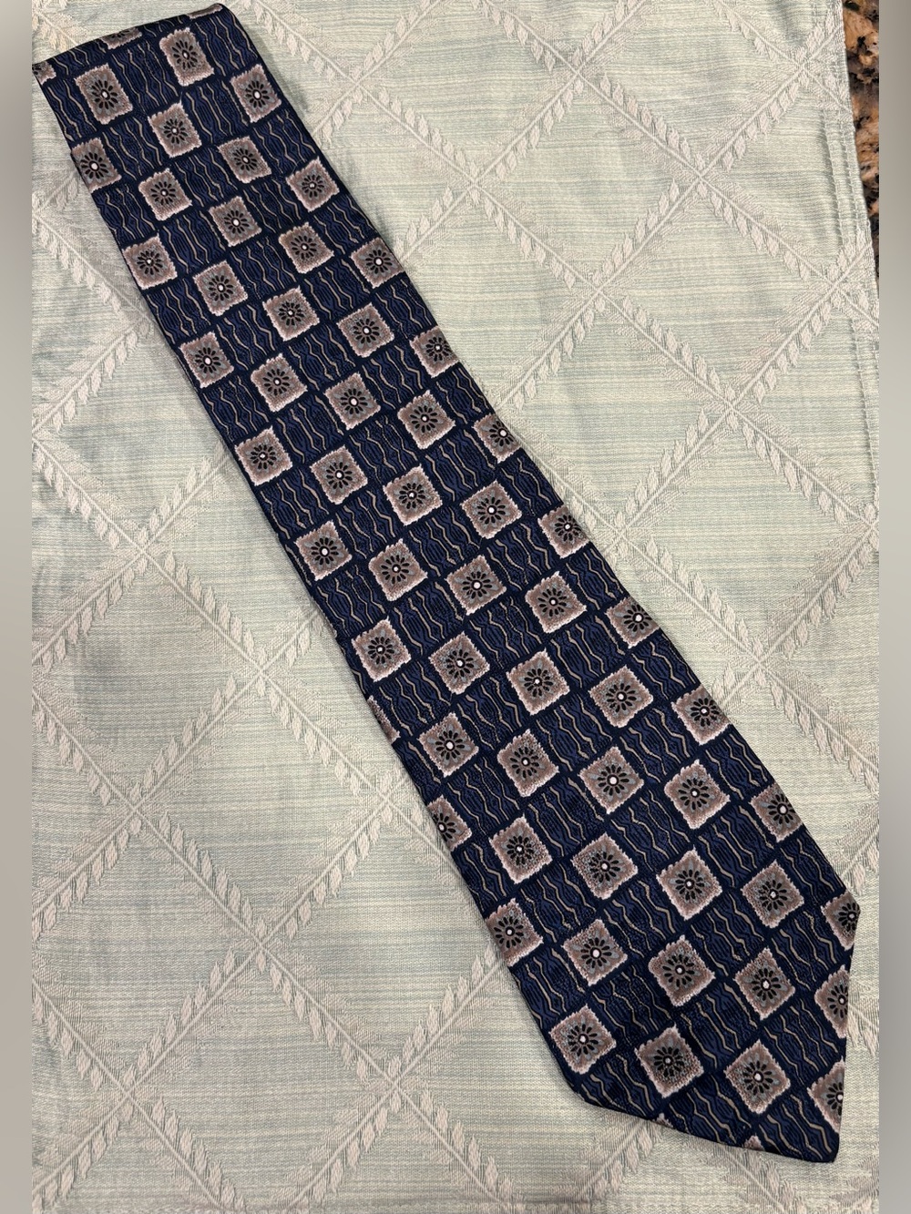 Vintage Galleria & Co. Italian silk necktie, hand-finished in Italy.